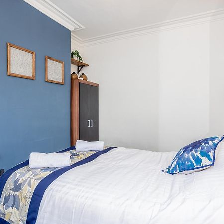Stoke-on-Trent Coronation House By Yourstays - 3 Bedroom House In Newcastle-Under-Lyme מראה חיצוני תמונה