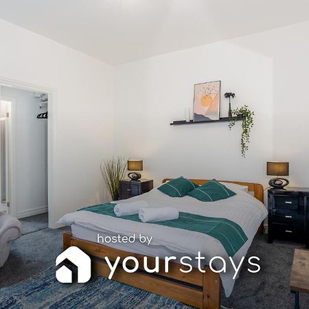 Stoke-on-Trent Coronation House By Yourstays - 3 Bedroom House In Newcastle-Under-Lyme מראה חיצוני תמונה