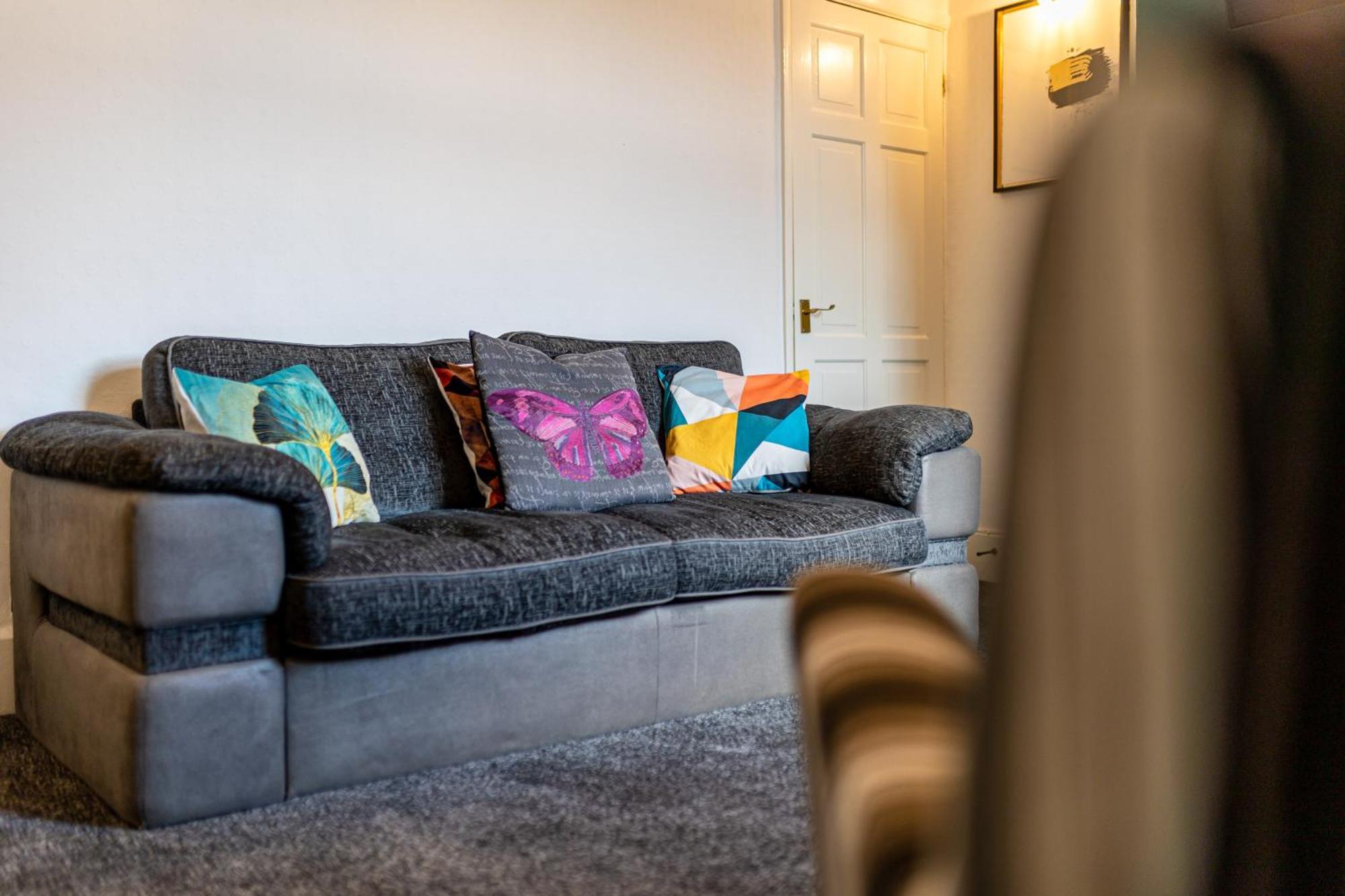 Stoke-on-Trent Coronation House By Yourstays - 3 Bedroom House In Newcastle-Under-Lyme מראה חיצוני תמונה