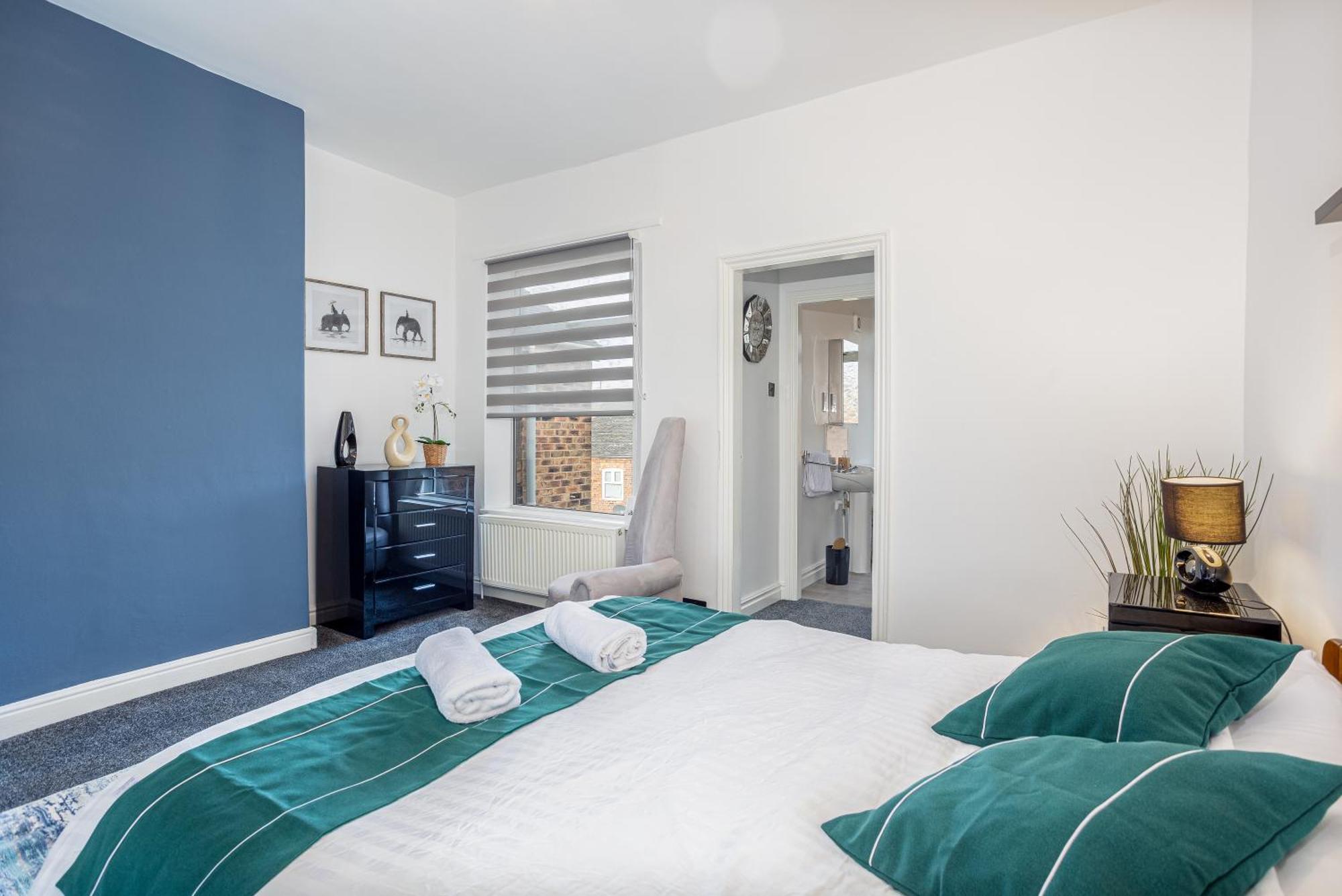 Stoke-on-Trent Coronation House By Yourstays - 3 Bedroom House In Newcastle-Under-Lyme מראה חיצוני תמונה