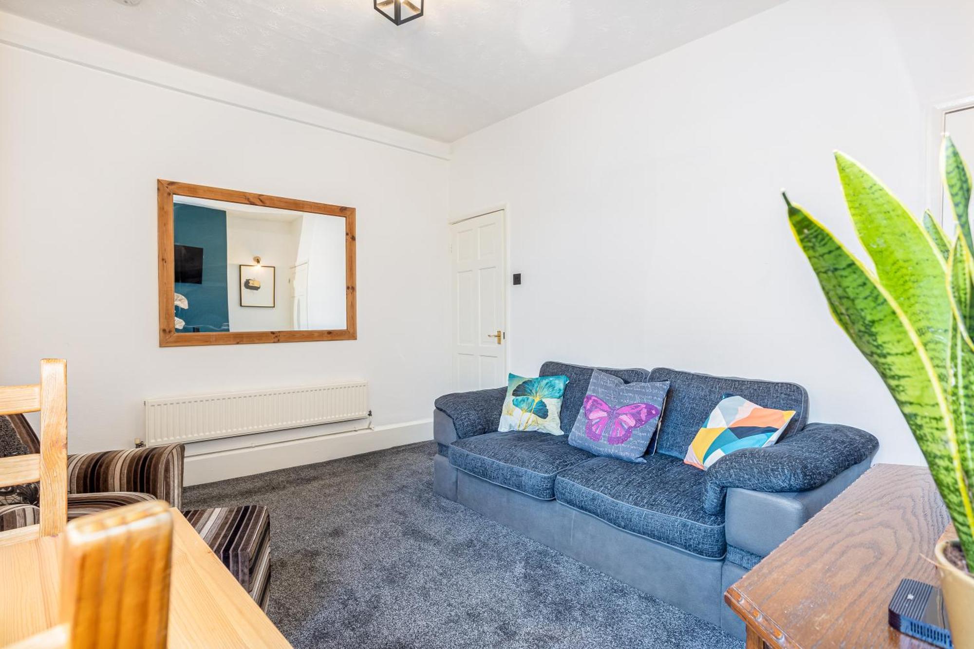 Stoke-on-Trent Coronation House By Yourstays - 3 Bedroom House In Newcastle-Under-Lyme מראה חיצוני תמונה