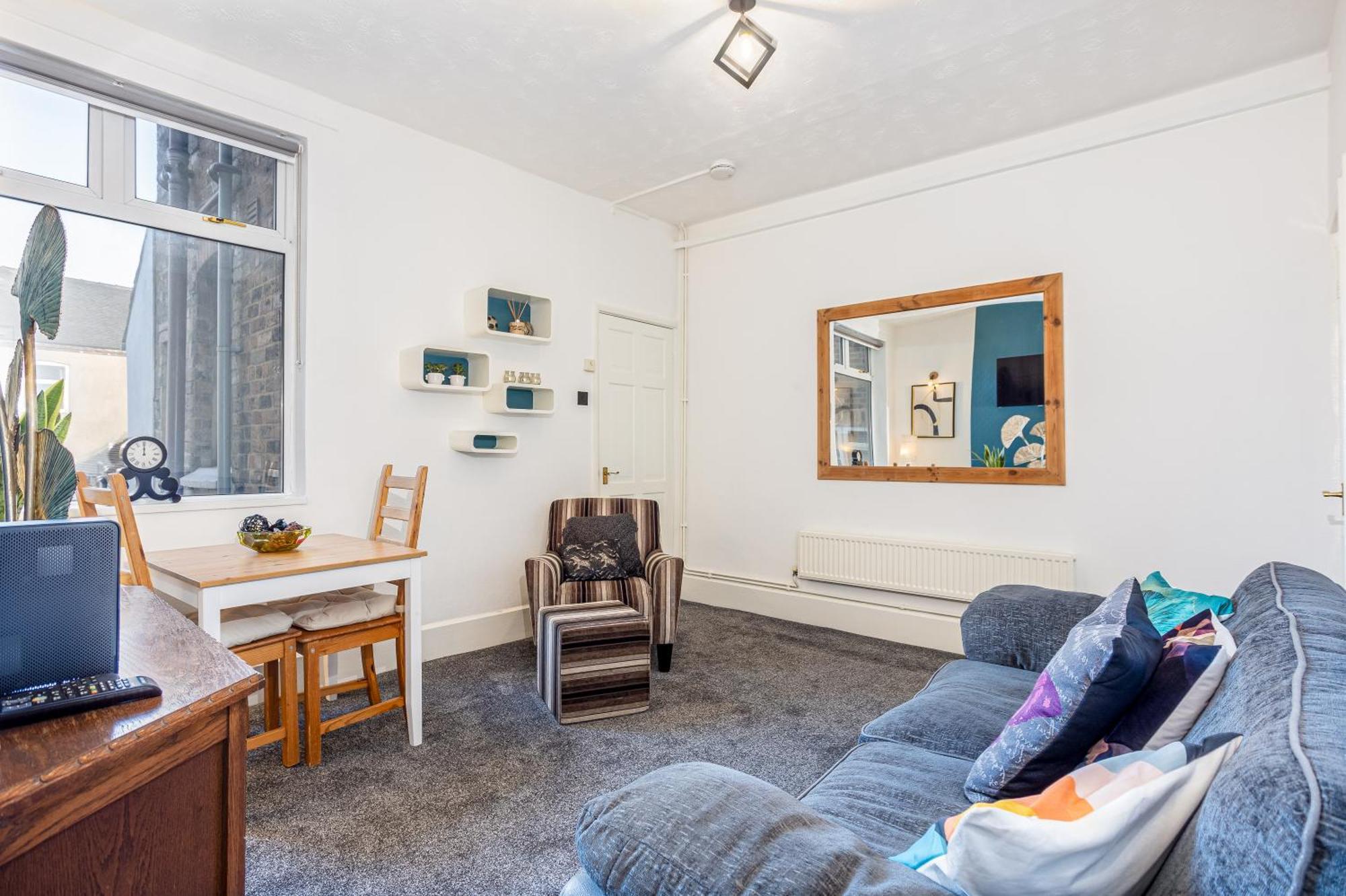 Stoke-on-Trent Coronation House By Yourstays - 3 Bedroom House In Newcastle-Under-Lyme מראה חיצוני תמונה