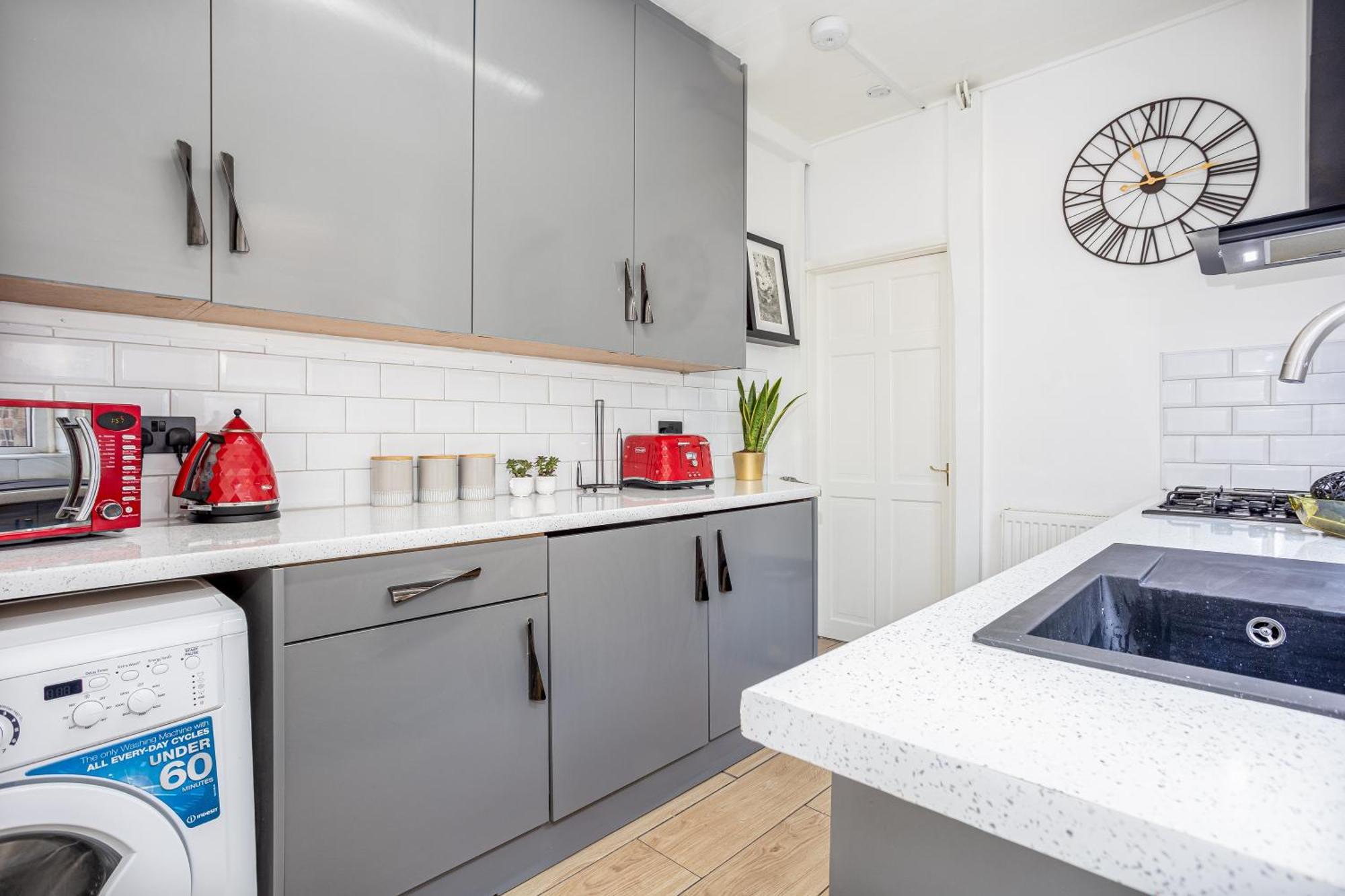 Stoke-on-Trent Coronation House By Yourstays - 3 Bedroom House In Newcastle-Under-Lyme מראה חיצוני תמונה