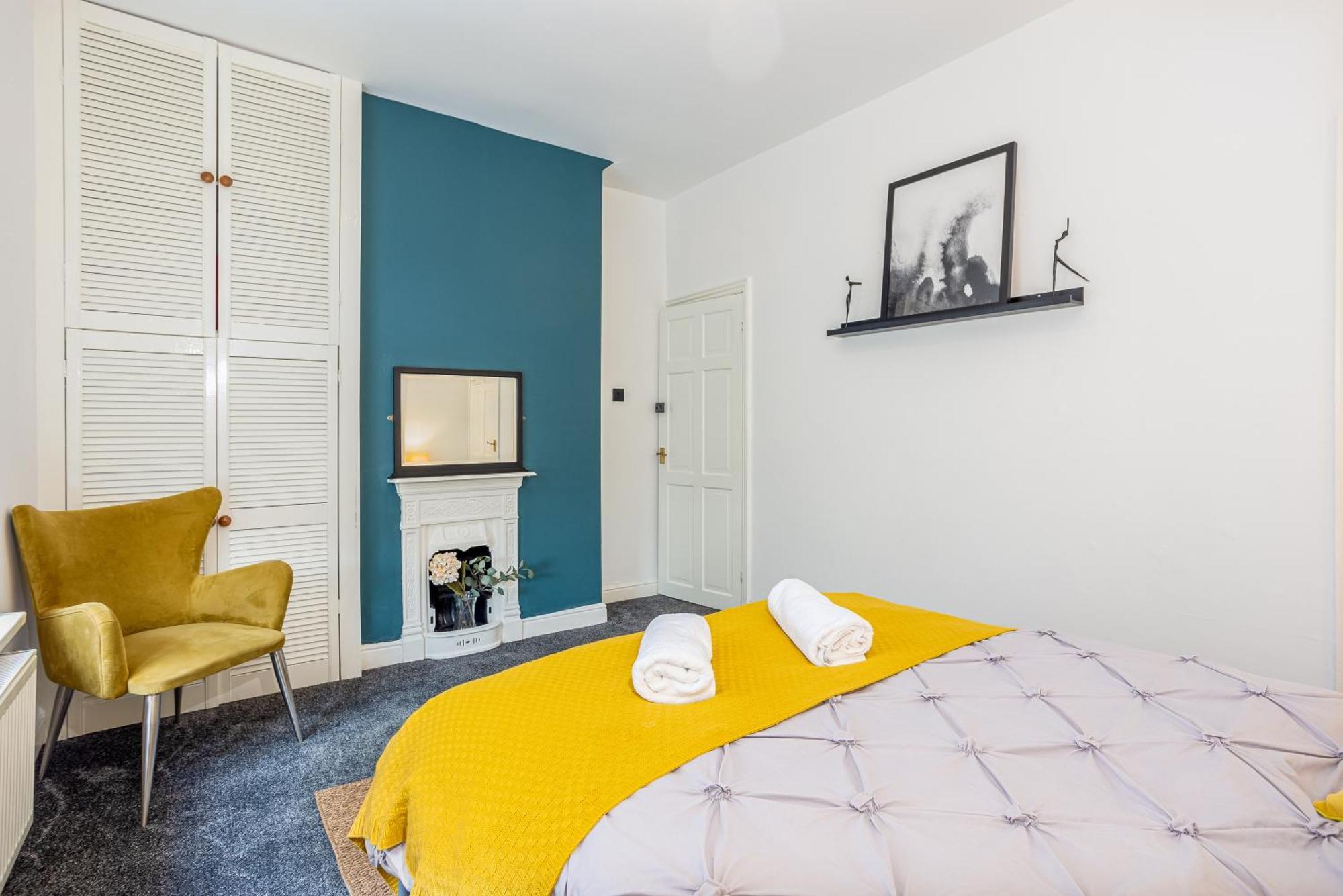 Stoke-on-Trent Coronation House By Yourstays - 3 Bedroom House In Newcastle-Under-Lyme מראה חיצוני תמונה